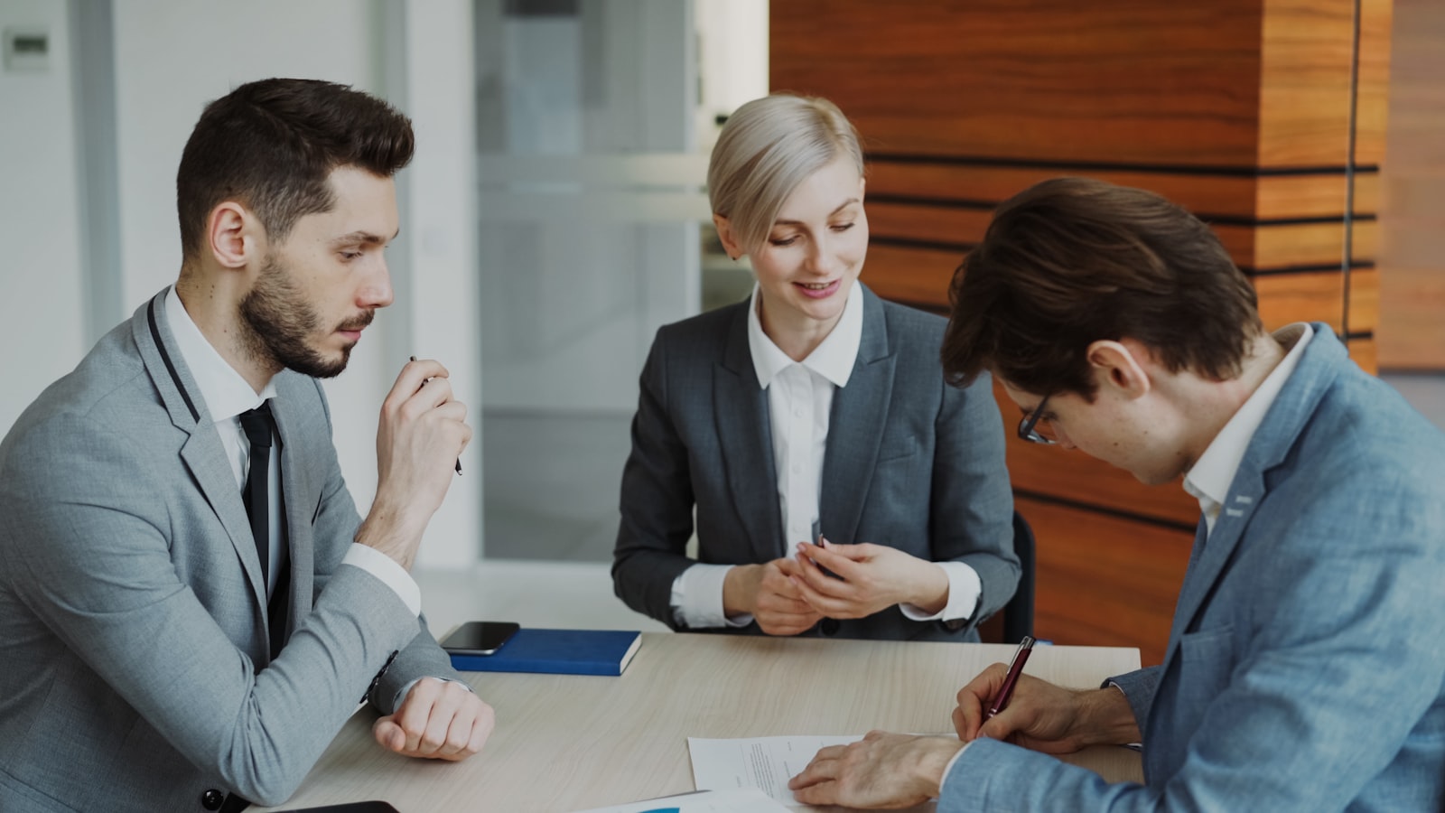 Conveyancer vs Property Lawyer: What's the Difference in NZ?