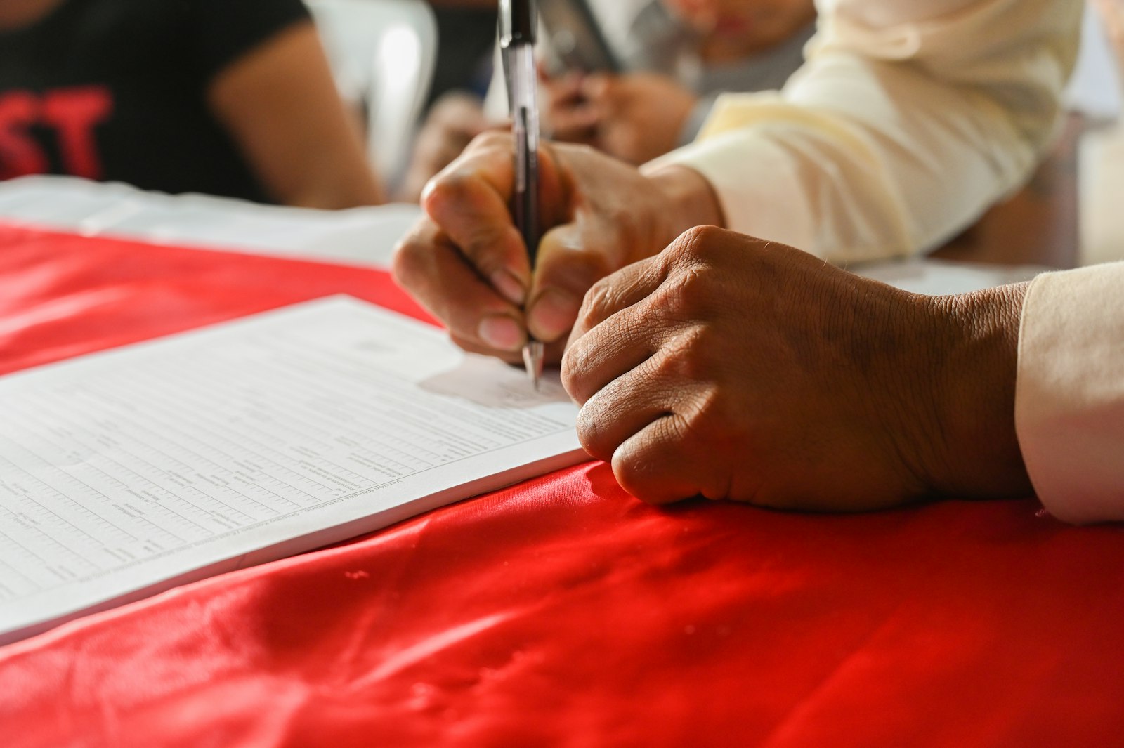 Property Lawyer vs Conveyancer for Buying a House: Which Do You Need?