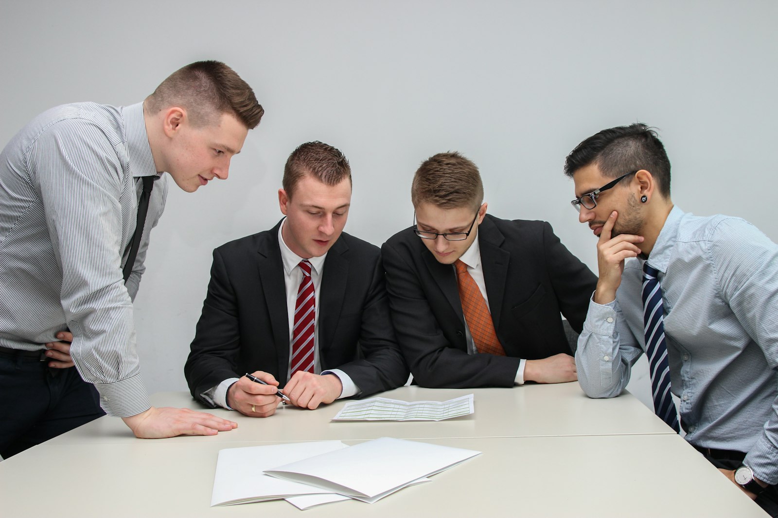 Mortgage Adviser vs Going Direct to the Bank: Which Is Better?