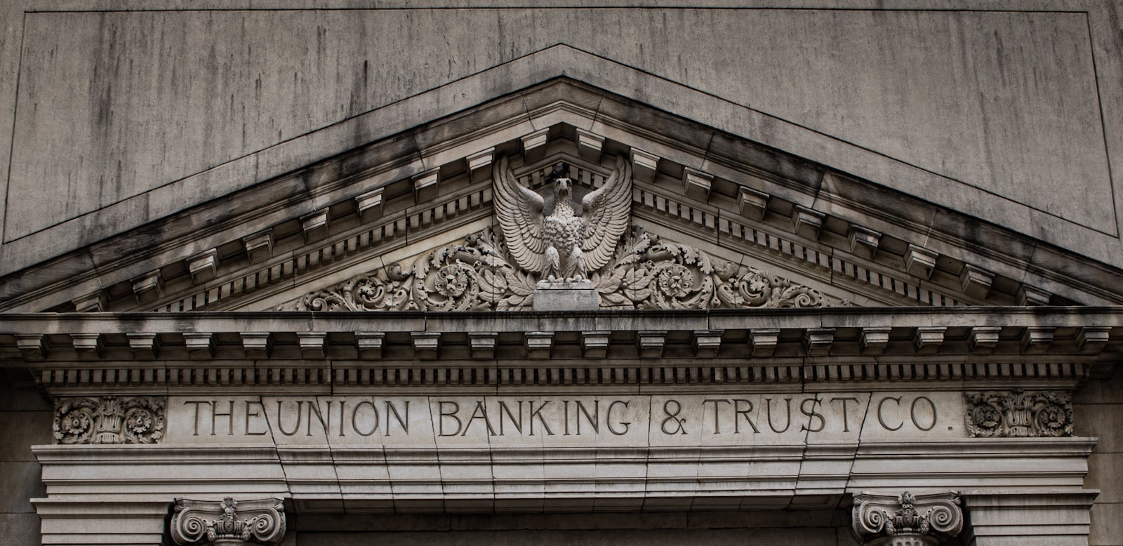 Mortgage Broker vs Going Direct to the Bank: Which Is Better?